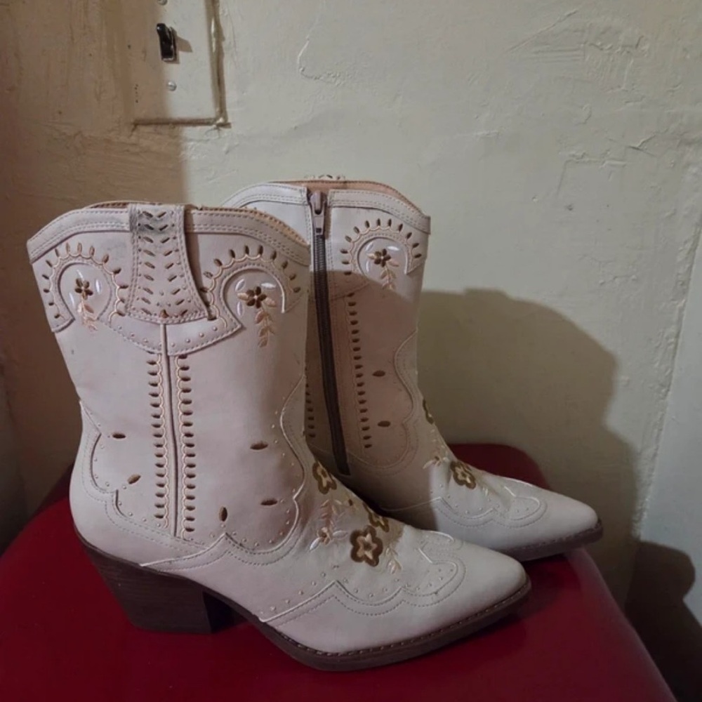 Crown Vintage Cream Western Cutout Ankle Boots with Floral Accent